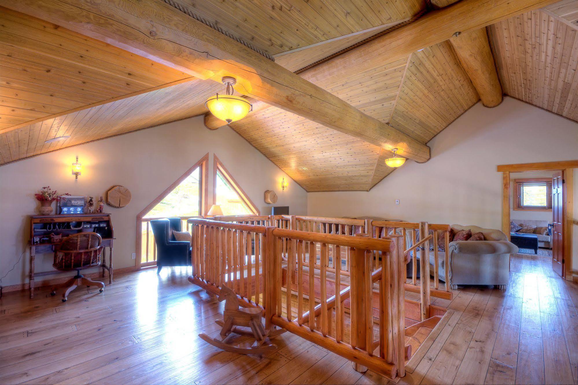 A Okanagan Lakeview Inn Келоуна Екстериор снимка